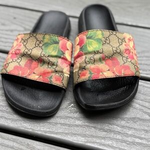 Gucci slides AS IS - size 9